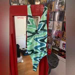 Green bodysuit size S
